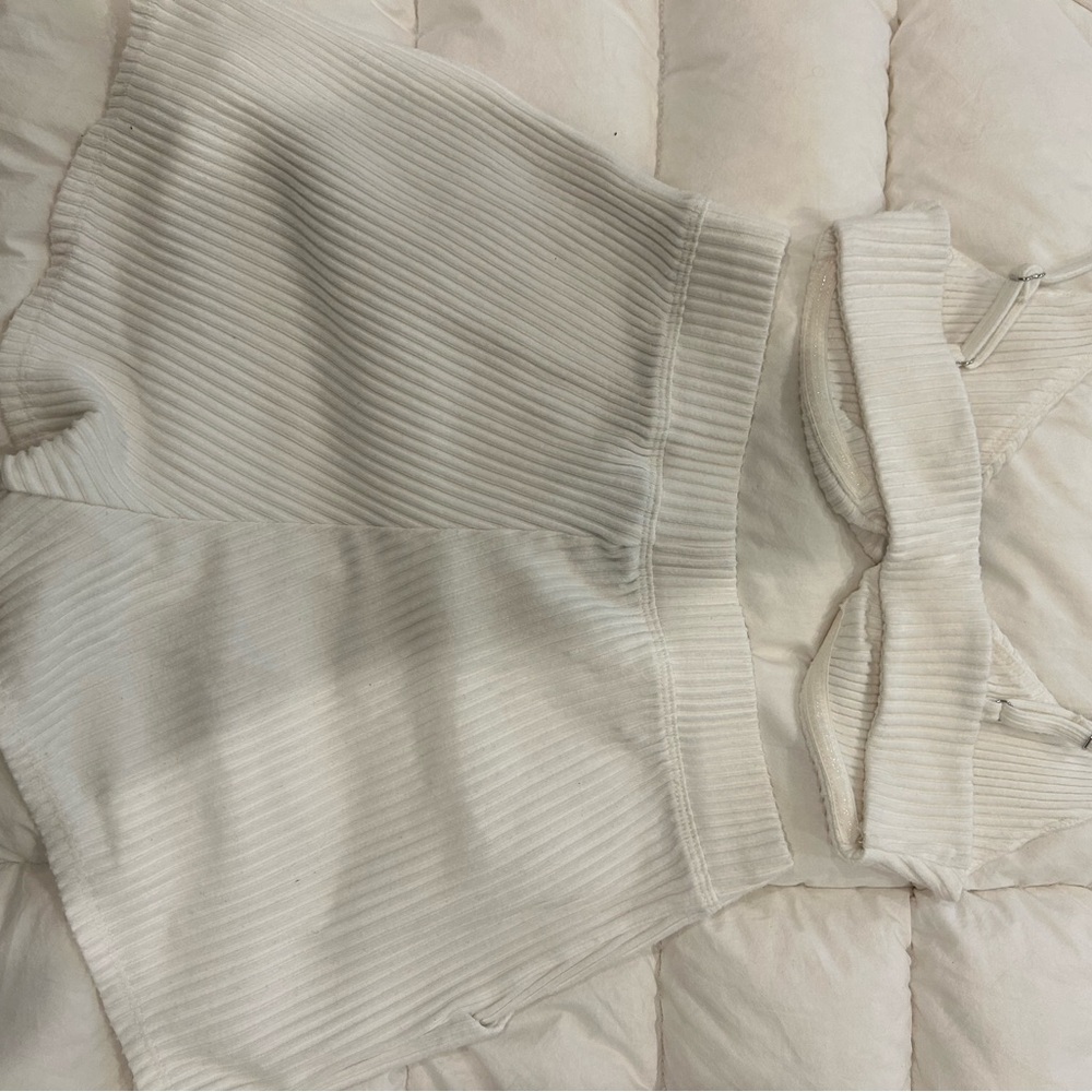 White Two-Piece Lounge Set - Picture 5 of 5